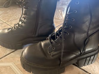 Combat boots
