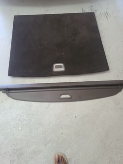 Mercedes cargo cover and truck carpet cover dark  brown . For model  ML 350 and GLE350. Years 2014 through 2018. Excellent condition.  A bargain need 