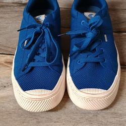 4 Ocean Woman's Size 7 Sneakers