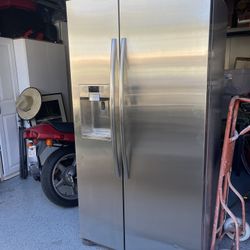 Refrigerator 