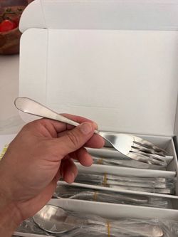 Knork Silverware Set - 20 Piece Matte Silver Cutlery set - Ergonomic Design Utensil sets, 18/10 Stainless Steel Forks Spoons and Knives set