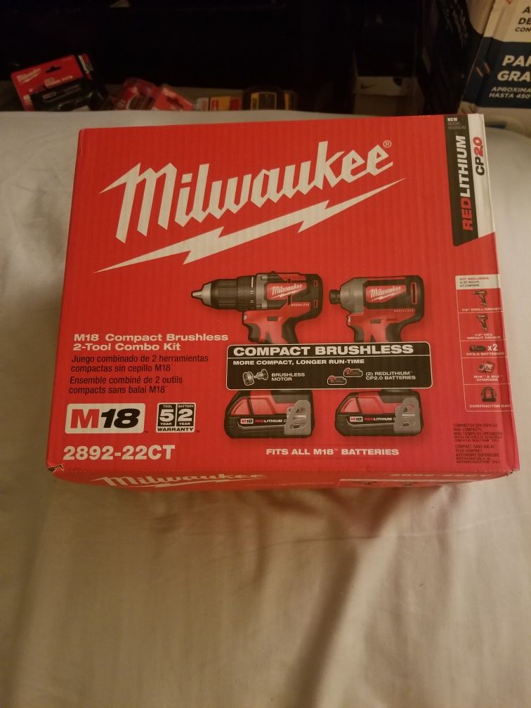 MILWAUKEE M18 BRUSHLEES COMBO DRILLS