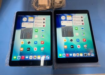 Lot of 2 Apple iPad 9th Gen 64GB WiFi 10.2” iPad—Space Gray iOS 26 complete with Lightning cables and Apple Chargers