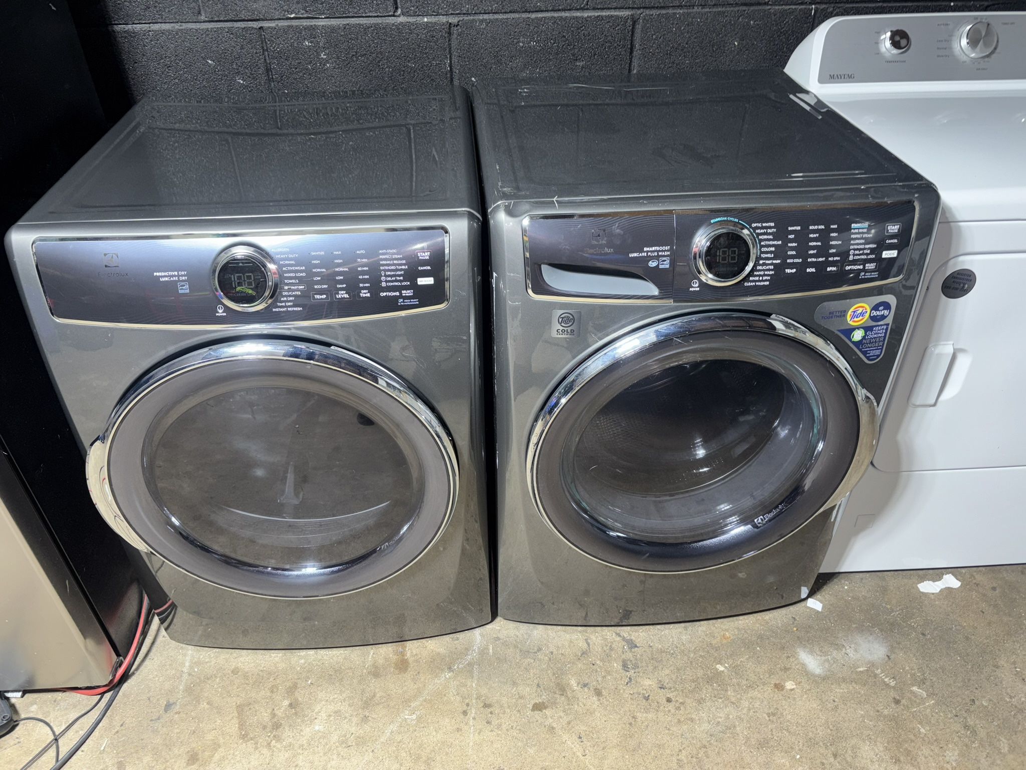 Electrolux Washer And Gas Dryer 