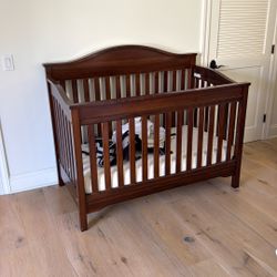 Wood Crib Good Condition