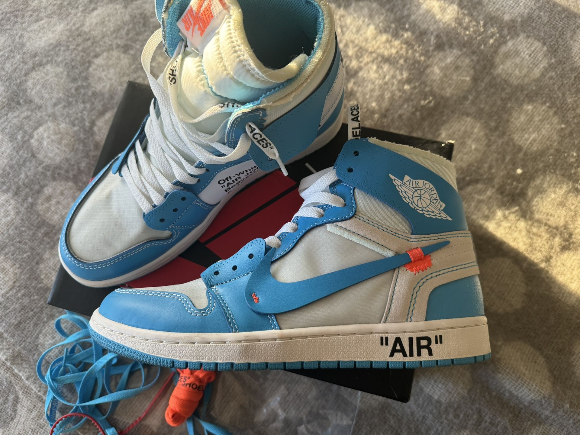 Off-White x Air Jordan 1 Retro High OG 'UNC'