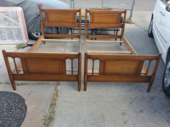Eaton Allen 2pc. Vintage Maple WooD 🍁 2pc single twin size bed frame only.