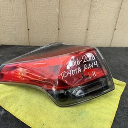 2016 2017 2018 TOYOTA RAV4 LEFT SIDE TAIL LIGHT OEM USED 