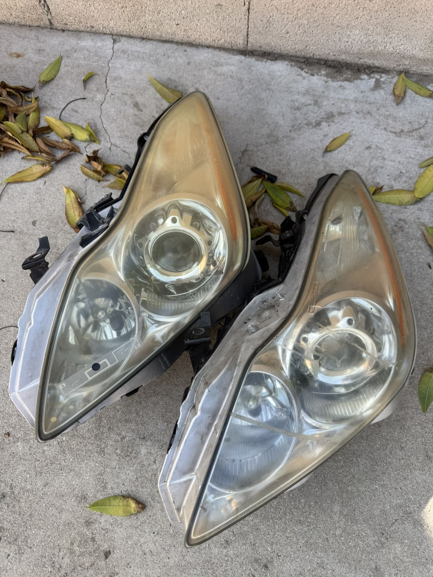 G37 Coupe OEM Headlights