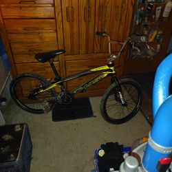 BMX Racing Bike Chase Element https://offerup.com/redirect/?o=MjAuWmVybw== Exp