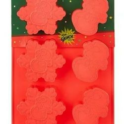 New small silicone mold of the grinch red