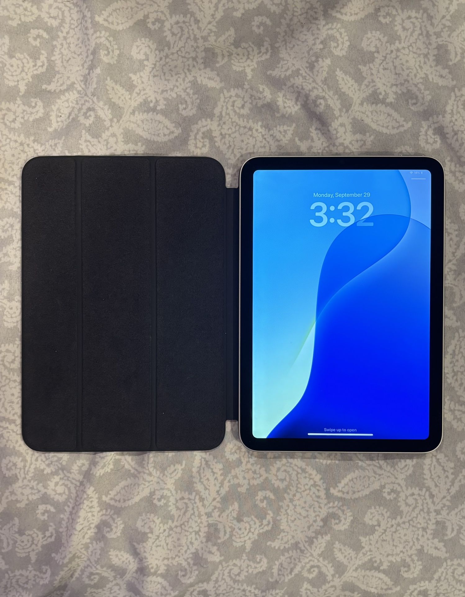 iPad Mini 6th Gen w/ Apple Folio Case