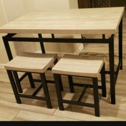 Table W/2 Stools 