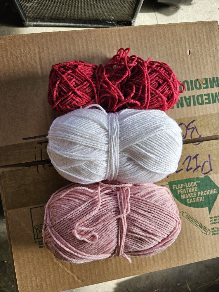 Red/pink/white Yarn