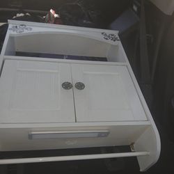 Wall mounted cabinet