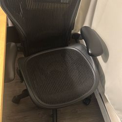 Aeron Herman Miller Size A