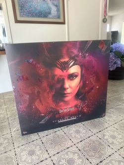 Hot Toys - The Scarlet Witch (Deluxe Edition)