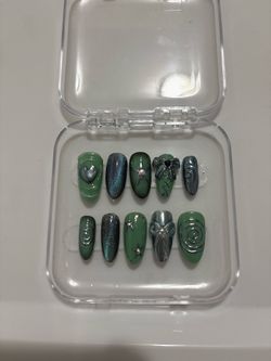 Custom Press-On Nails Green Holographic 3D Set