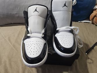 JORDAN 1 LOW SIZE 11 NEW