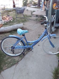 Girls bike like new needs front tire and tube only  8 speed