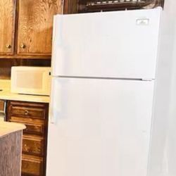 Magic Chef Refrigerator - Free Delivery