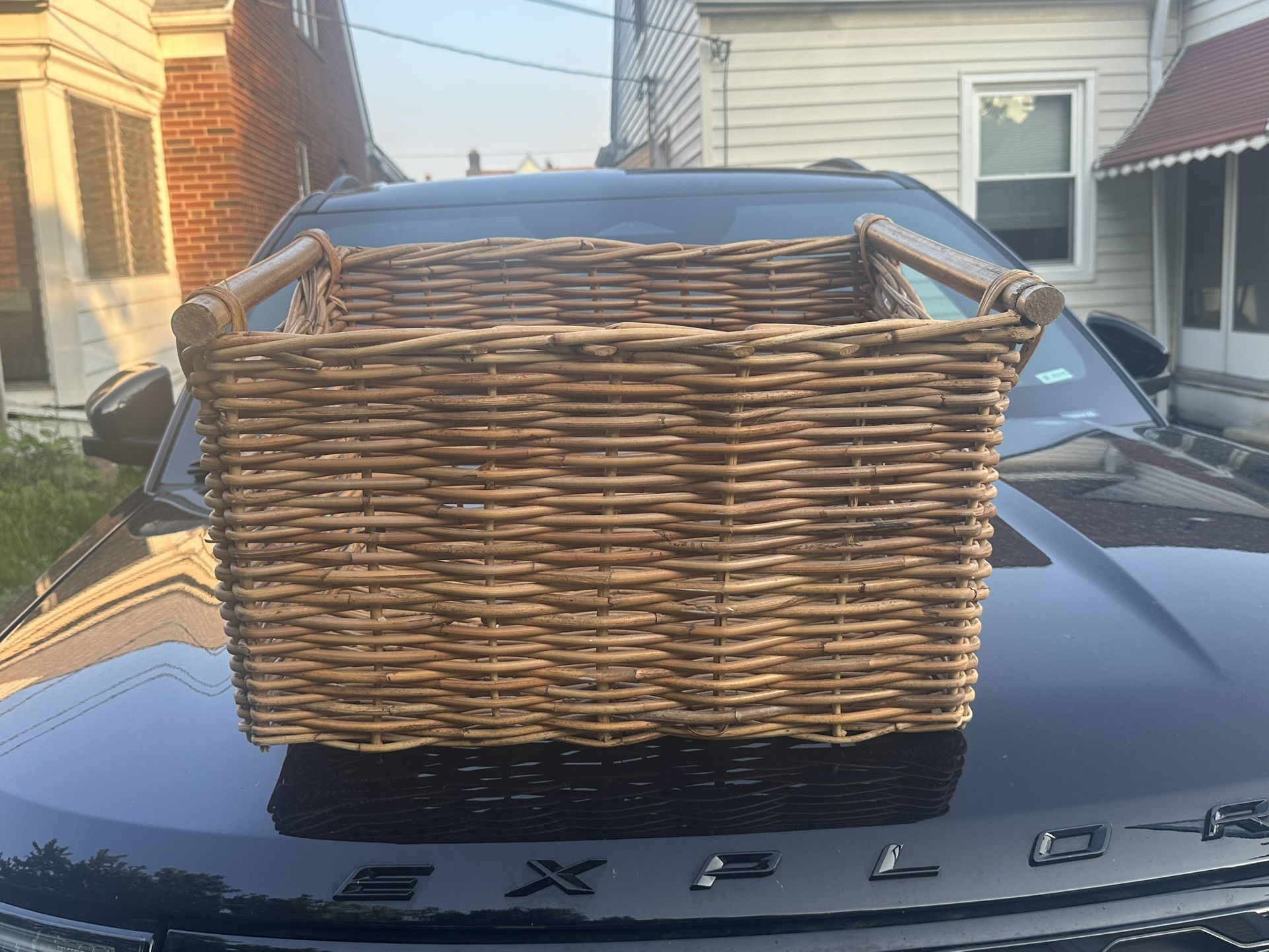Storage bin/basket
