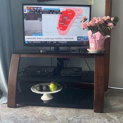 32 inch Samsung TV and display Display Stand 