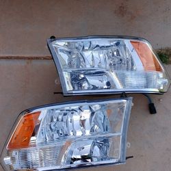 2009- 2017 DODGE RAM HEADLIGHTS ( NO LIGHT BULBS)