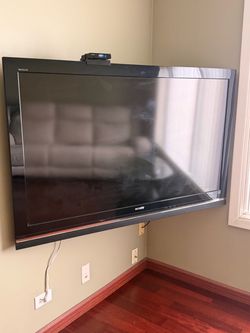 Sony Bravia TV (with wall mount bracket)
