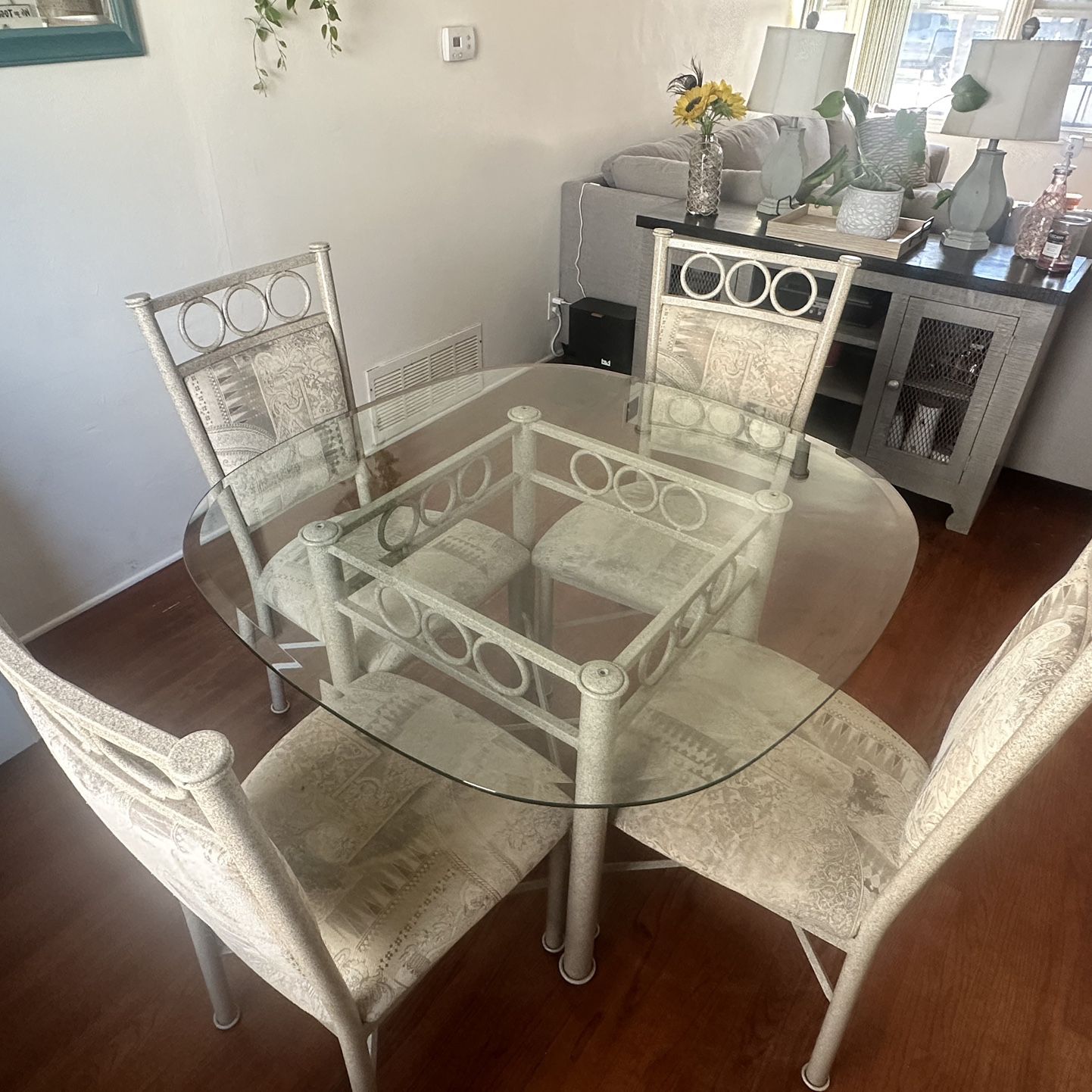 NEED GONE MAKE ME AN OFFER Beautiful Dining Glass Table With 4 Cushioned Chairs