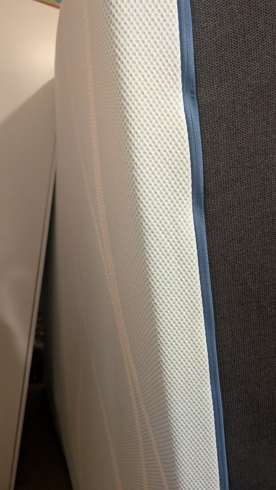 King Tempurpedic Cloud With Base Free