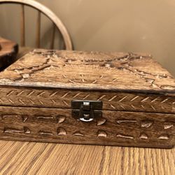 Wood hinged box - trinkets / stash - measurements in photos