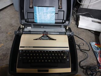 Adler Satellite 2001 Portable Electric Typewriter