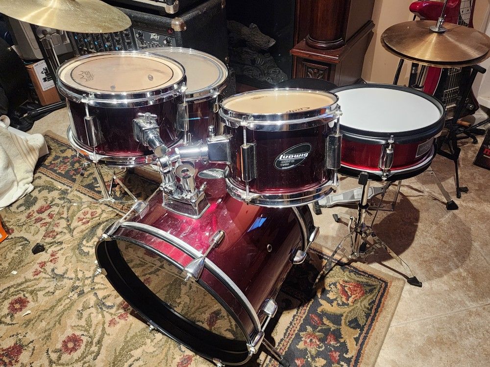 Complete Ludwig JR. Drum Set W Zildjian Top Hi Hat