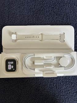 BRAND NEW Apple Watch SE 3 40mm 64GB | Starlight Aluminum Starlight Sport Band S/M