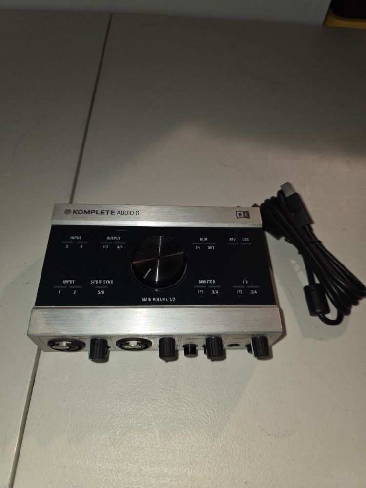 NI Komplete Audio 6