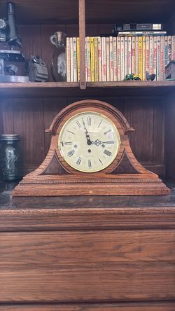 Howard Miller Mantel Clock Oak Wood (Working with Key)
