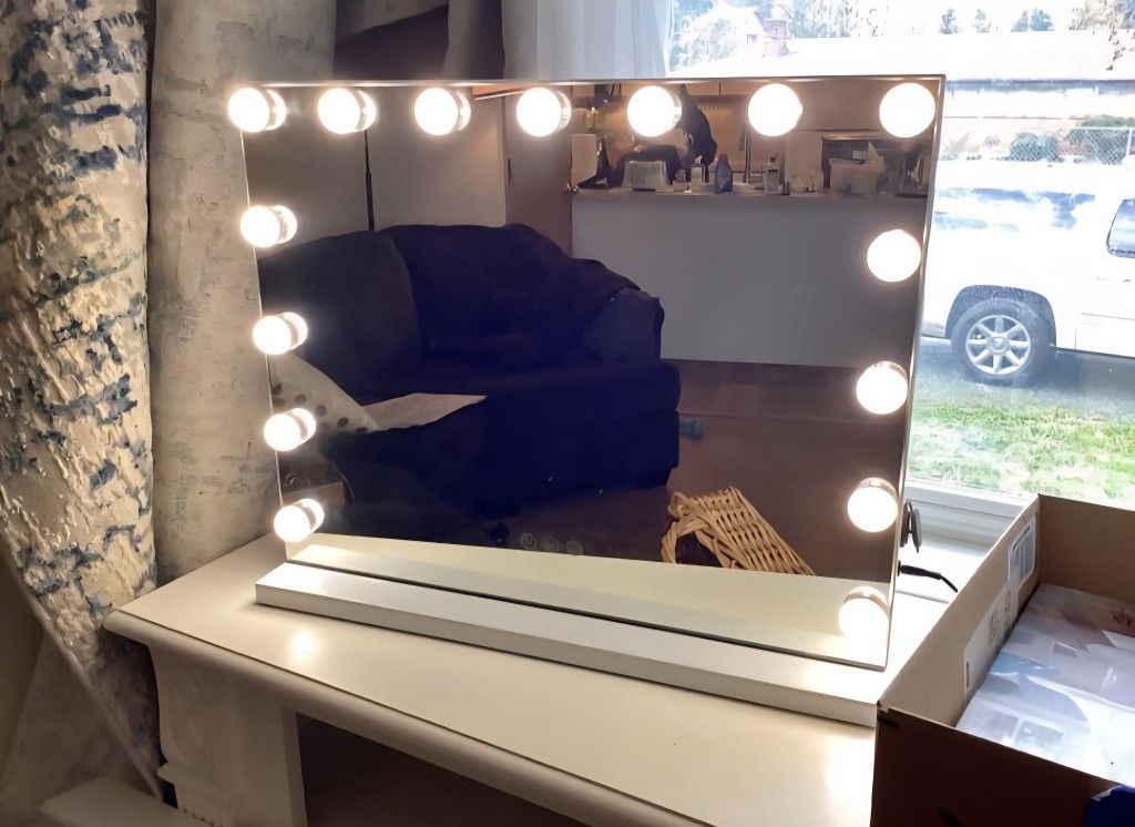 Glowing Mirror
