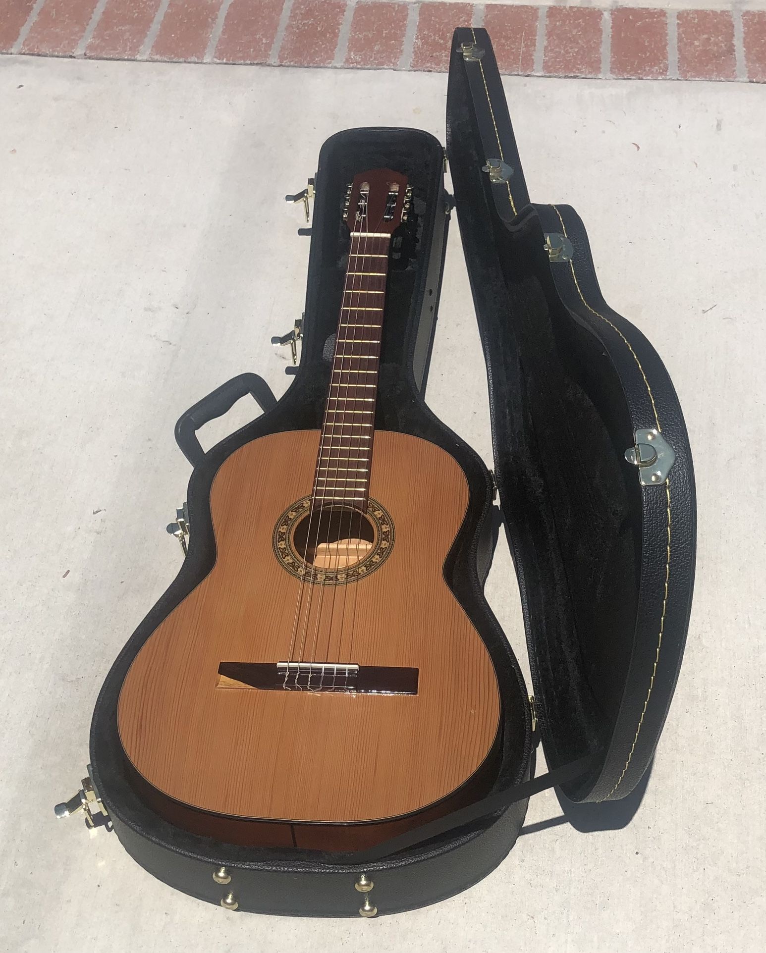 Paracho Elite Classical Guitar Made in Mexico