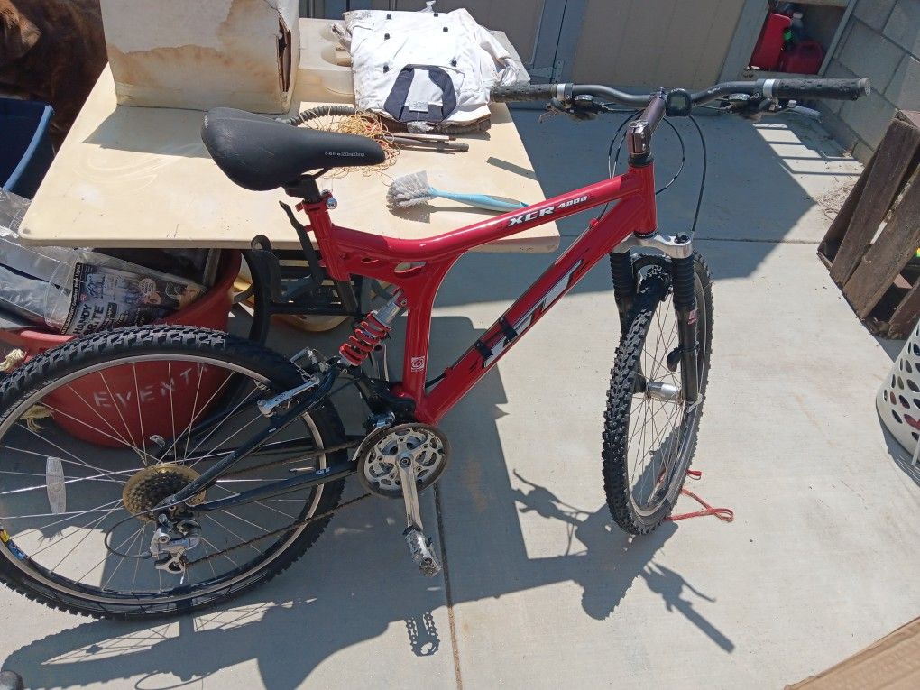 Gt Xcr 4000 Mtb Size Large for Sale in Jurupa Valley, CA - OfferUp