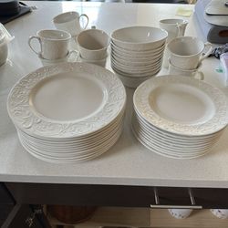 Lenox "Opal Innocence Carved" China Set – Service for 4 (12 Pieces)