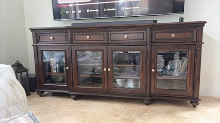 Entertainment cabinet