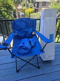 Brand new oversized outdoor chair FREE umbrella.