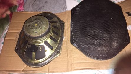 2 Ford door speakers