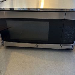 950 Watts Stainless Steel GE Microwave 