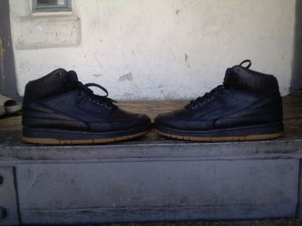 Nike Pythons black/gum bottom size 10