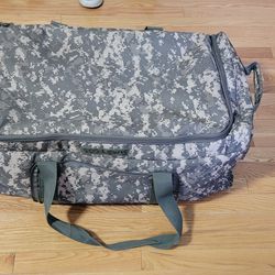 Large Army Duffel With Wheels And Dividers Good Condition 