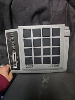 Akai MPD16