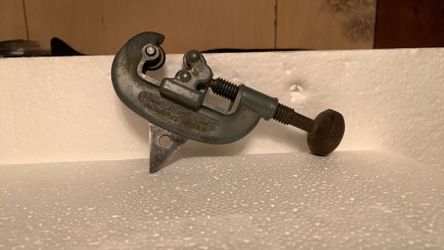 Tubing crimper