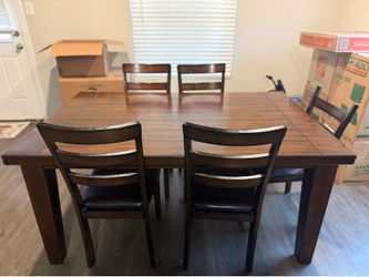 Table with 5 chairs